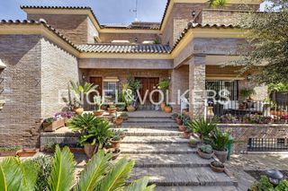 Maison à Santa Clara. Exclusivo chalet independiente de 700 m en santa clara con pisci