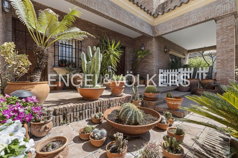 Foto 0aabe611-9e2c-45d9-8899-11fb0283006e. Casa amb calefacció aparcament piscina a Santa Clara Sevilla