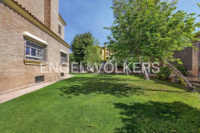 Foto 3f336f34-23c1-4107-8967-a31d9e1e08dd. Casa amb calefacció aparcament piscina a Santa Clara Sevilla
