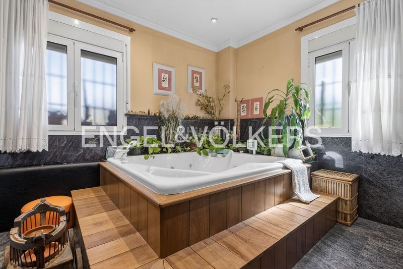 Foto 4d8e9ee2-edc4-4ea4-a670-0fec3509f497. Casa amb calefacció aparcament piscina a Santa Clara Sevilla