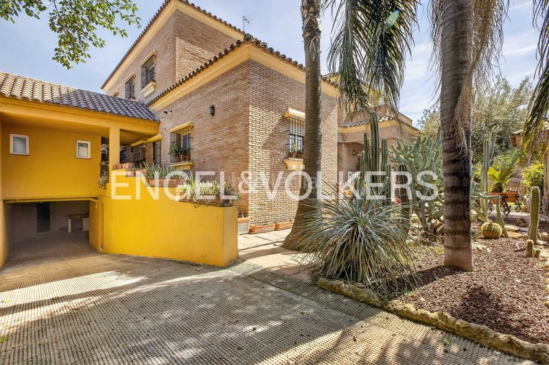 Foto 55052ec3-5249-4787-9b29-fd6feb520e57. Casa amb calefacció aparcament piscina a Santa Clara Sevilla