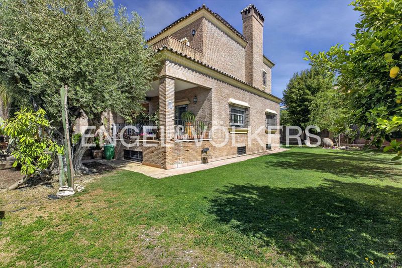 Foto 5960bb02-d095-427a-a5da-51e0b5437db4. Casa amb calefacció aparcament piscina a Santa Clara Sevilla
