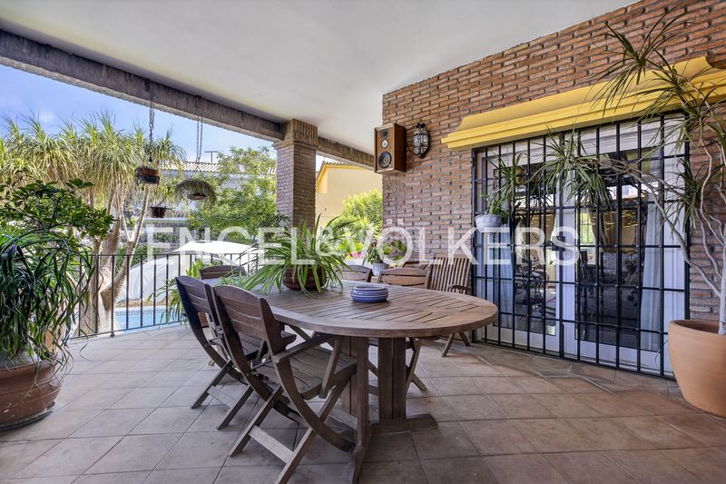 Foto b8c5b75b-0e30-4a2e-9b7a-0d2943c8239e. Casa amb calefacció aparcament piscina a Santa Clara Sevilla