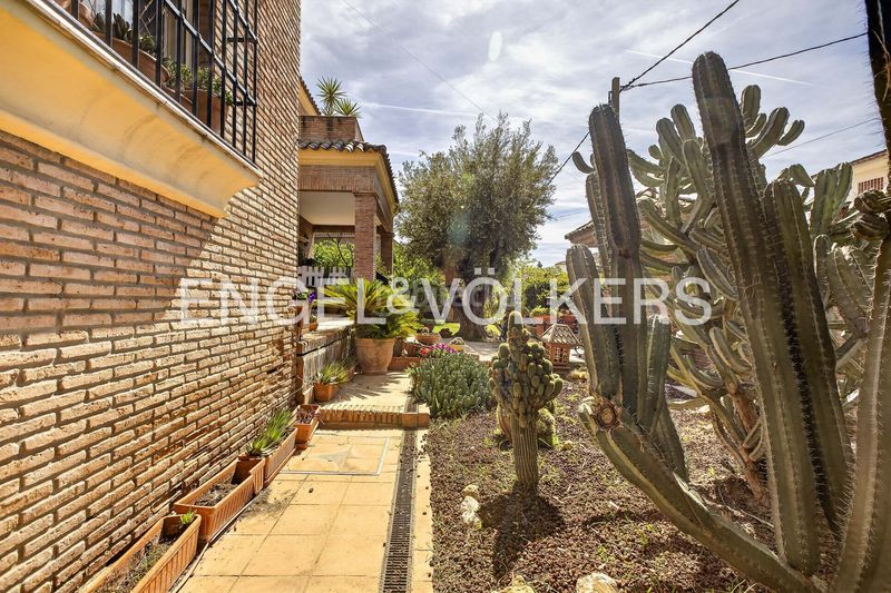 Foto e825cba0-f6cc-4463-8543-79b036e2edfc. Casa amb calefacció aparcament piscina a Santa Clara Sevilla