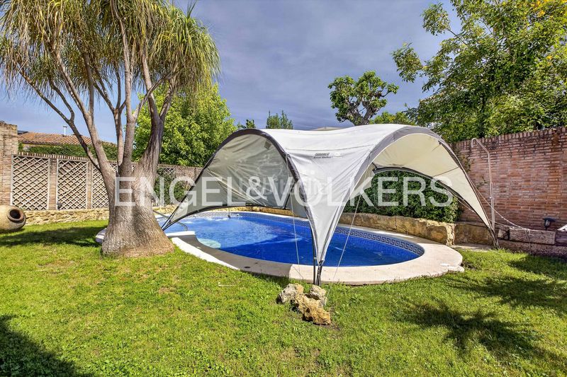 Foto e898b975-2bf4-4a68-90f1-db79cfe10f29. Casa amb calefacció aparcament piscina a Santa Clara Sevilla