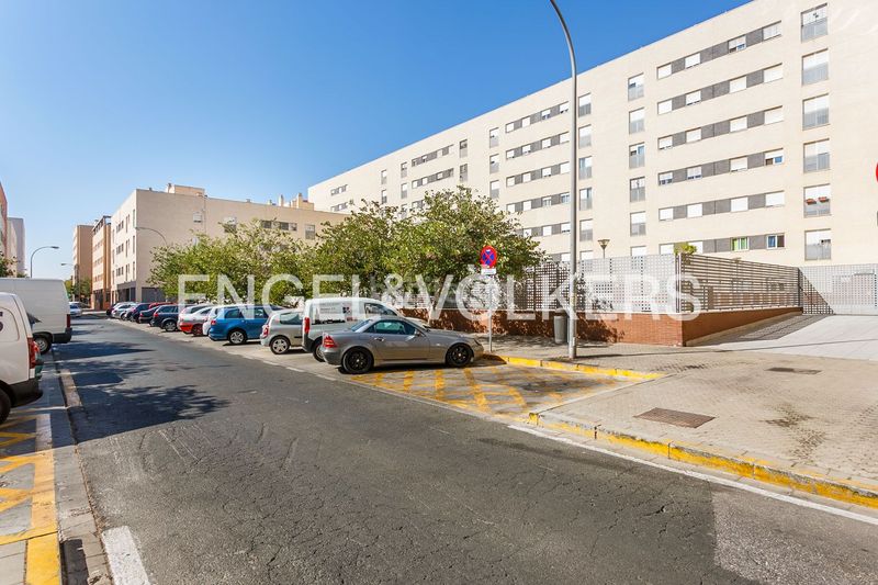 Foto 1525cbc1-c206-4869-863f-d35255dd6768. Pis amb calefacció aparcament a Pino Montano - Consolación Sevilla