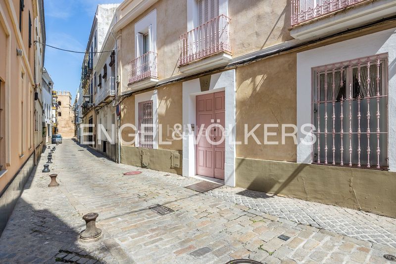 Foto 558c8b38-a7bb-4aec-8156-738033201b25. Dúplex amb calefacció a San Gil Sevilla