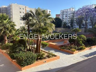 Affitto Appartamento in Bami - La Estrella. Vivienda exclusiva en el porvenir, sevilla con piscina, pádel, g