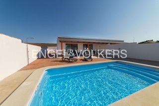 Location Maison jumelée à Las Lagunas - Campano. Vivienda con piscina privada para temporada escolar.