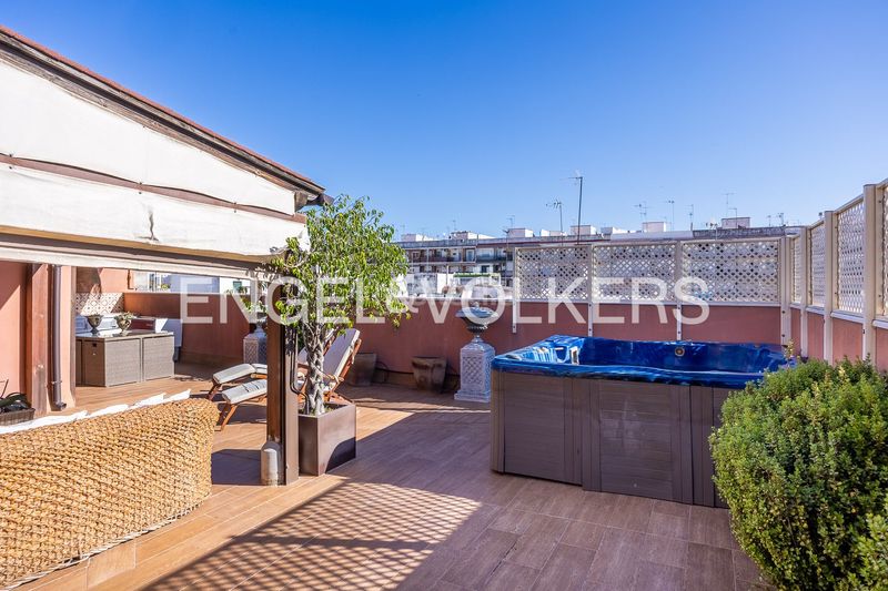 Foto 08518515-ff25-4637-b083-8d3be590eaeb. Casa adossada amb calefacció aparcament piscina a Sevilla