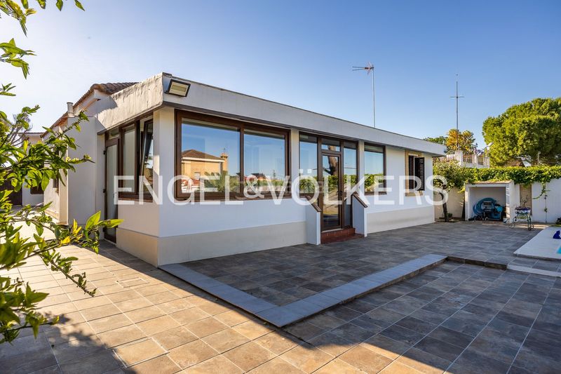 Foto 86448862-4ef2-406a-9869-55fc30cc988a. Casa amb calefacció aparcament piscina a Valencina de la Concepción