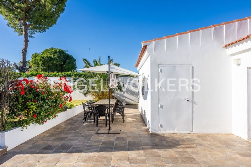 Foto a188526d-ab63-4523-879d-b911aa86fe3f. Casa amb calefacció aparcament piscina a Valencina de la Concepción