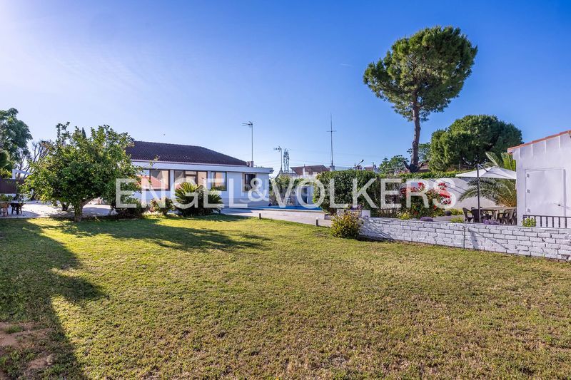 Foto c9f710a0-6f97-485b-9a56-d92582932897. Casa amb calefacció aparcament piscina a Valencina de la Concepción