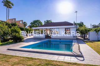 Haus in Valencina de la Concepción. Donde la vanguardia se encuentra con la paz su oasis privado