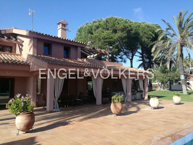 Foto dc5dcadb-bfbb-40ba-a974-171848505410. Casa amb calefacció aparcament a Los Gallos Chiclana de la Frontera