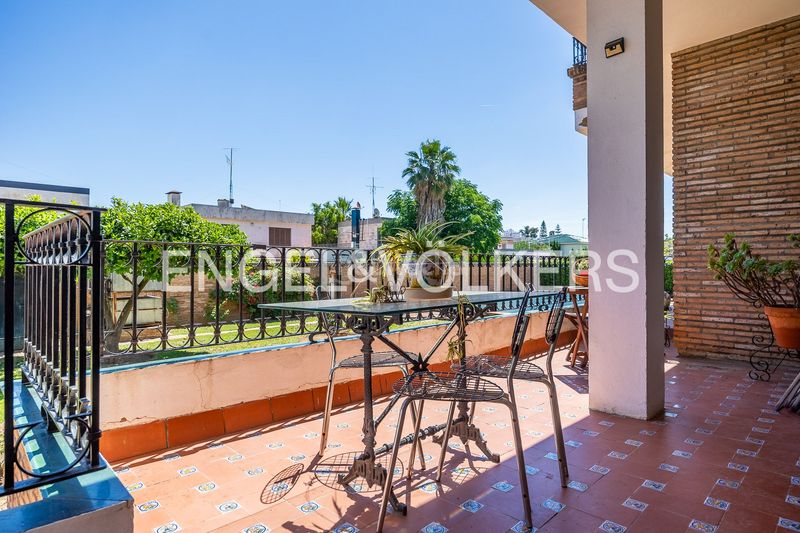 Foto ba617176-8d9a-4107-befa-bbd44d7e7652. Casa amb calefacció aparcament piscina a Santa Clara Sevilla