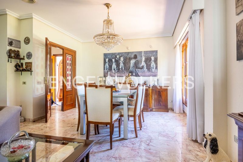 Foto d0e9bc32-51e7-4ad1-9aff-7cdaacbd2f8d. Casa amb calefacció aparcament piscina a Santa Clara Sevilla