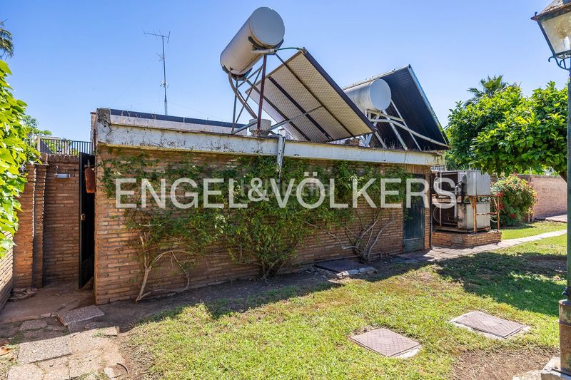 Foto da8d3559-a4d6-42c9-a9f6-67a6b7099c01. Casa amb calefacció aparcament piscina a Santa Clara Sevilla