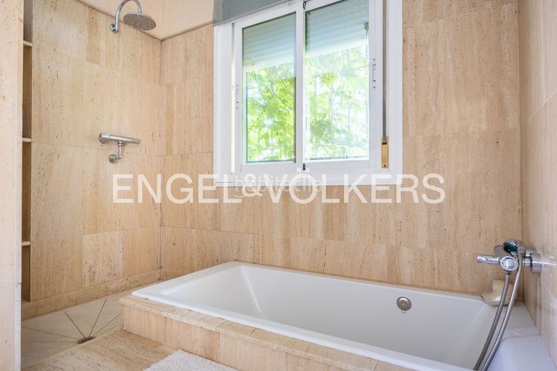 Foto 41761ec4-5fd3-4f7c-b8c8-10eb3518c51d. Casa amb calefacció aparcament piscina a Heliópolis Sevilla