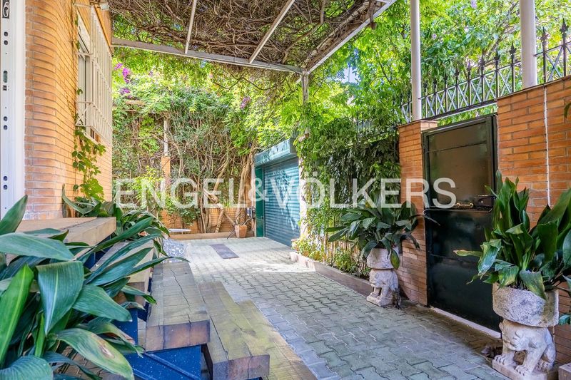 Foto 52ffeff1-c298-4f45-b876-0fa2e1ed041d. Casa amb calefacció aparcament piscina a Heliópolis Sevilla