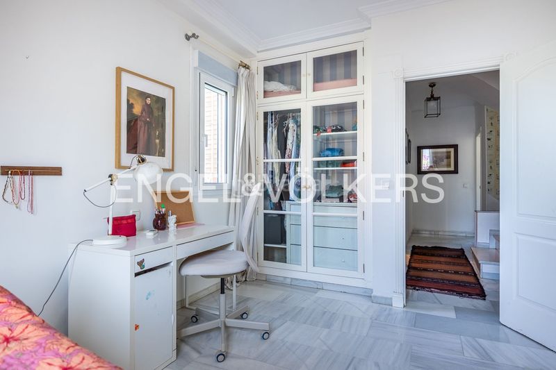 Foto c4b957a9-6d50-4fa4-9b6a-9bcd08e0dfa4. Casa amb calefacció aparcament piscina a Heliópolis Sevilla