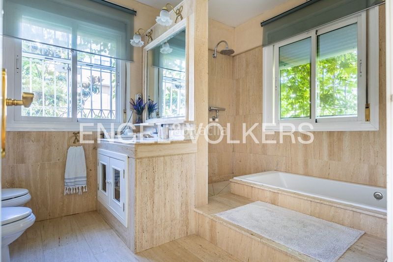 Foto ea59debd-c775-4b7b-b8d6-e05baea1a303. Casa amb calefacció aparcament piscina a Heliópolis Sevilla