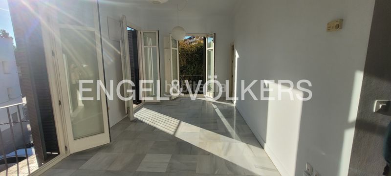 Foto 045df5f8-95ff-4c85-b765-5c5e02ac5f13. Location duplex avec chauffage parking dans San Bernardo Sevilla