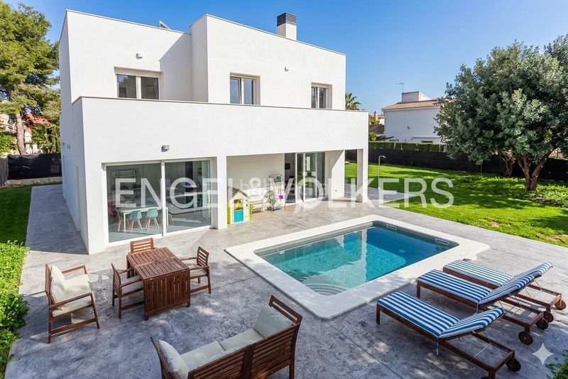 Foto 4cefe486-dff3-4024-ba6f-480c74958493. Casa amb calefacció aparcament piscina a Santa Eufemia Tomares
