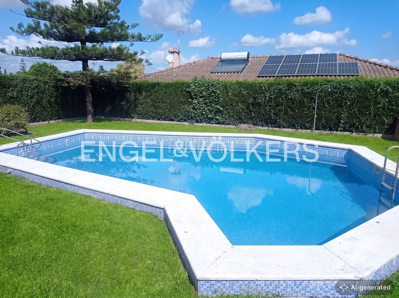 Foto 40e06135-76da-4fcc-bb44-2ec928ea077f. Casa amb calefacció aparcament piscina a La Motilla - Fuente del Rey Dos Hermanas