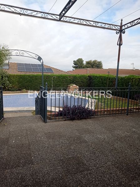 Foto 65a40e19-7c78-4178-a083-57d0e12e0fcd. Casa amb calefacció aparcament piscina a La Motilla - Fuente del Rey Dos Hermanas
