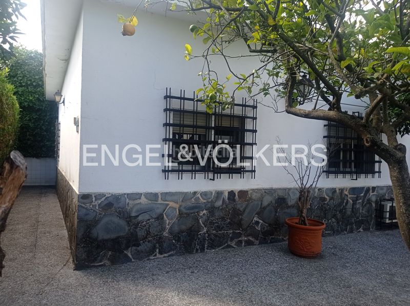 Foto efba521d-4541-42c4-8711-e79fe4c88c49. Casa amb calefacció aparcament piscina a La Motilla - Fuente del Rey Dos Hermanas