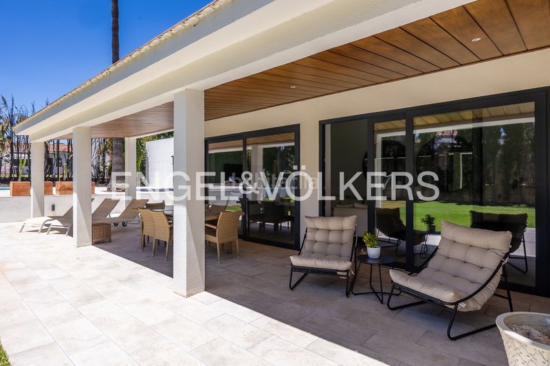 Foto 192dd5a2-bd73-465f-9741-ab2b52743635. Casa amb calefacció aparcament piscina a La Motilla - Fuente del Rey Dos Hermanas