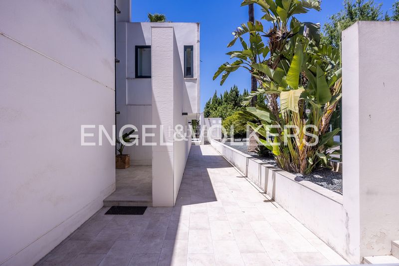 Foto a0e53e90-d5a1-448f-87c9-b2e69f60f84a. Casa amb calefacció aparcament piscina a La Motilla - Fuente del Rey Dos Hermanas