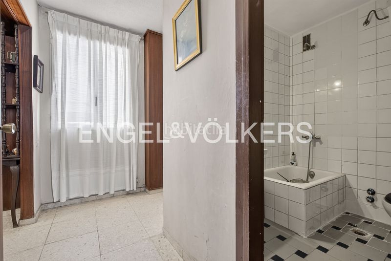 Foto aaf21e4f-7835-459a-a2a1-7738cc7e815c. Pis amb calefacció aparcament a Triana Este Sevilla