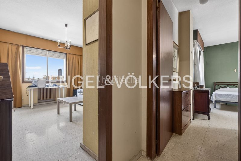 Foto ce3c71cb-8941-4027-ad4c-94ec9d74411f. Pis amb calefacció aparcament a Triana Este Sevilla
