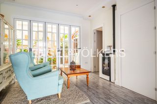 Reihenhaus in Santiponce. Amplia vivienda de dos plantas, llena de luz y posibilidades