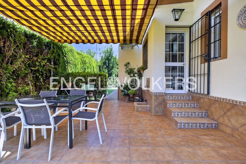 Foto a41b4a13-d278-47d8-8187-788e2c183374. Casa amb calefacció a cerros de Montequinto Montequinto