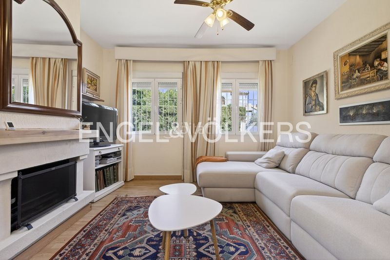 Foto cb1f54eb-3998-4384-ad68-ff15d645f2bd. Casa amb calefacció a cerros de Montequinto Montequinto