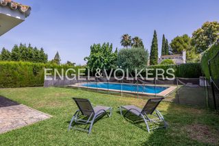 Haus in Gines. Vivienda con esencia y carácter, situada en una de las urbanizac