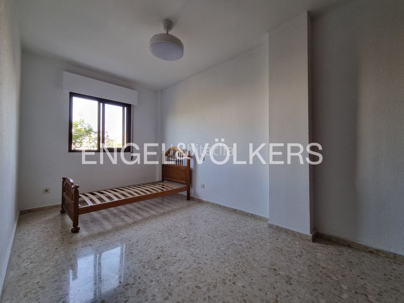 Foto 4272483c-106a-4e80-afd2-80fd10ef3fbb. Lloguer pis amb calefacció aparcament piscina a Urbadiez - Entrepuentes Sevilla