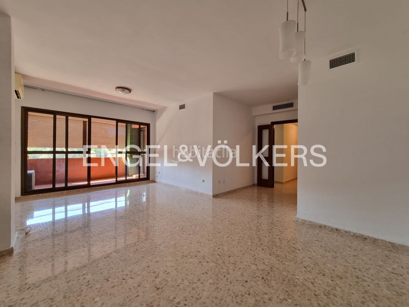 Foto 464ef514-b2d8-4d6b-91cd-d0454e67595d. Lloguer pis amb calefacció aparcament piscina a Urbadiez - Entrepuentes Sevilla