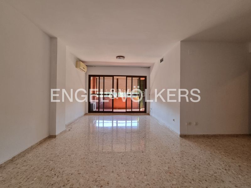 Foto 59a9b483-157f-425d-bc15-43d39da829ab. Lloguer pis amb calefacció aparcament piscina a Urbadiez - Entrepuentes Sevilla