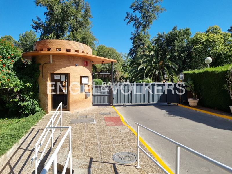 Foto 8d9e0799-0708-4e66-b584-a41656296a87. Lloguer pis amb calefacció aparcament piscina a Urbadiez - Entrepuentes Sevilla