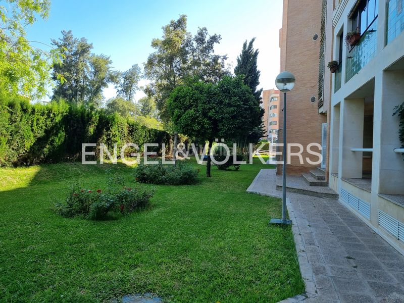Foto 8f517770-8e69-43ef-b559-ffa8d7e7dc50. Lloguer pis amb calefacció aparcament piscina a Urbadiez - Entrepuentes Sevilla