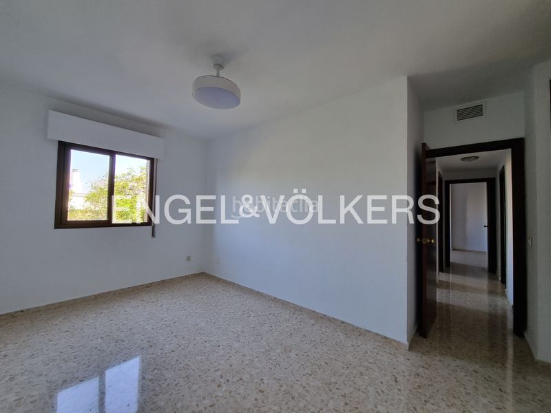 Foto a5492379-d8a3-4eca-a572-ddac4701346a. Lloguer pis amb calefacció aparcament piscina a Urbadiez - Entrepuentes Sevilla