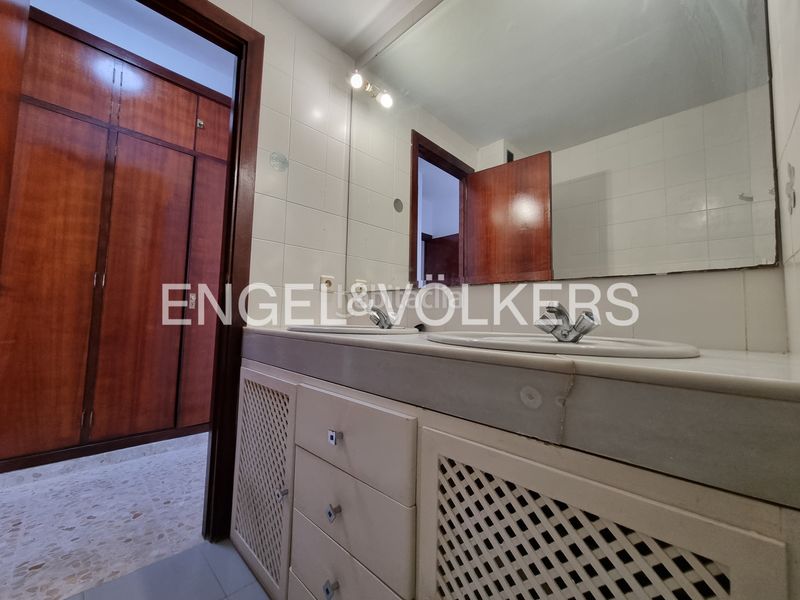 Foto aee08336-3bb7-4bc5-849a-4f4915f40374. Lloguer pis amb calefacció aparcament piscina a Urbadiez - Entrepuentes Sevilla