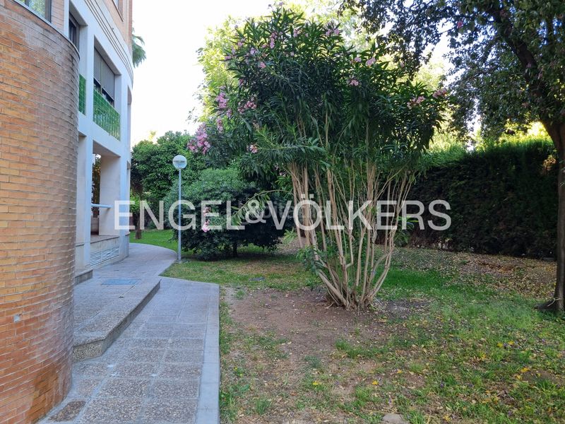 Foto e7d638ed-f8cd-449b-b9b6-2fcaaf8a5dff. Lloguer pis amb calefacció aparcament piscina a Urbadiez - Entrepuentes Sevilla