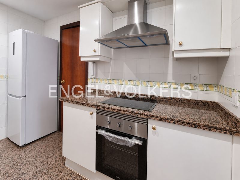 Foto f23092db-4556-4a7a-a7f0-c77ef43e74e7. Lloguer pis amb calefacció aparcament piscina a Urbadiez - Entrepuentes Sevilla