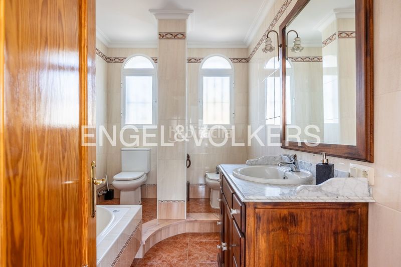 Foto 1ba0d677-22a4-45ad-997e-47d802590a61. Casa amb calefacció piscina a La Motilla - Fuente del Rey Dos Hermanas