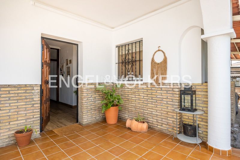 Foto 4285e9f2-bfda-42ed-9586-9432cfbc3534. Casa amb calefacció piscina a La Motilla - Fuente del Rey Dos Hermanas